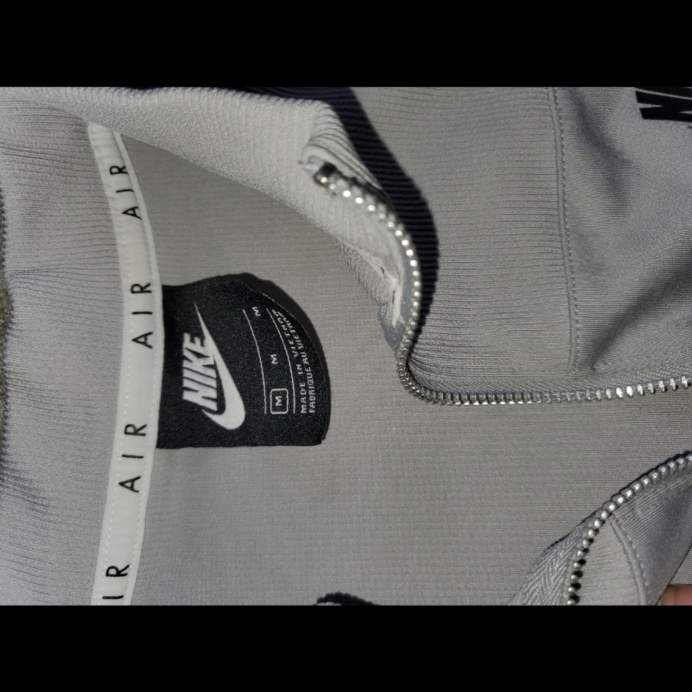 Nike - Picture 3 of 5